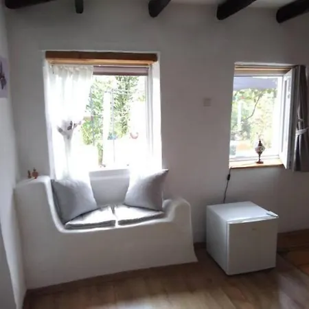 شقة Rustic Village Retreat