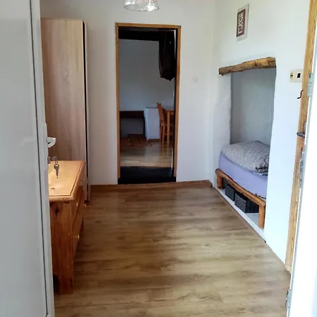 Rustic Village Retreat شقة