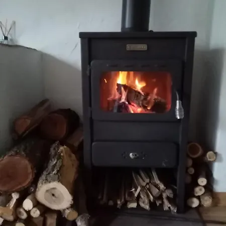 شقة Rustic Village Retreat