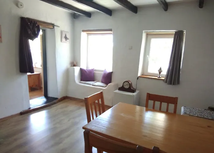 Rustic Village Retreat *