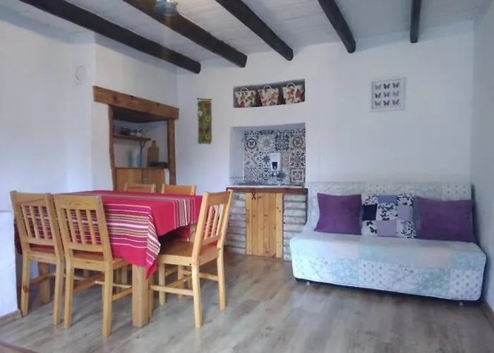 Rustic Village Retreat Apartmán