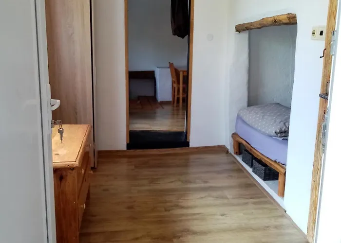 Rustic Village Retreat Apartmán